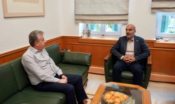 Σταύρος Αρναουτάκης με τον Δήμαρχο Καντάνου – Σελίνου Αντώνη Περράκη