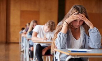 το άγχος των πανελλαδικών εξετάσεων